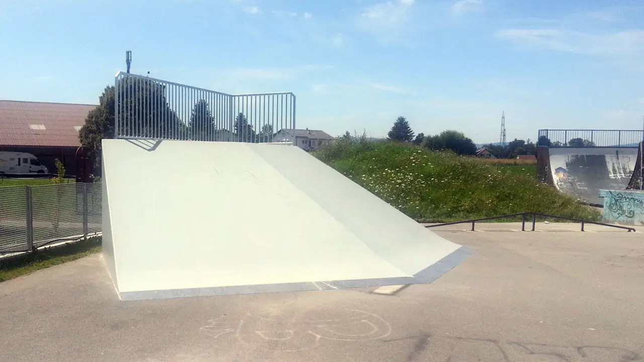 Le-Mont-sur-Lausanne skatepark — photo 1