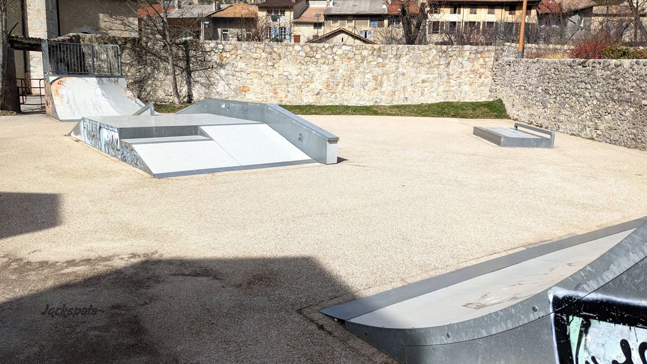 Veynes skatepark — photo 1