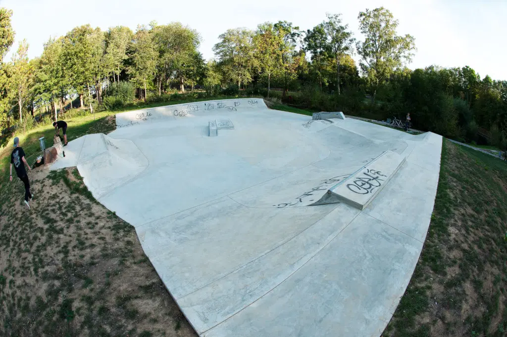 Elze skatepark — photo 1