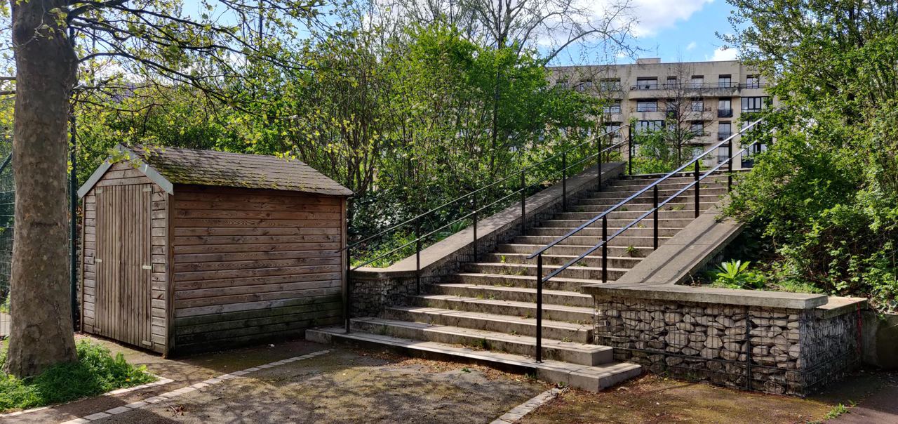 Rail Meudon street — photo 1