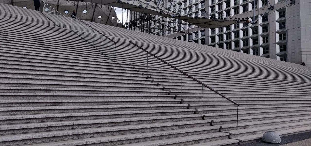 Handrails Grande Arche de la Défense — photo 1