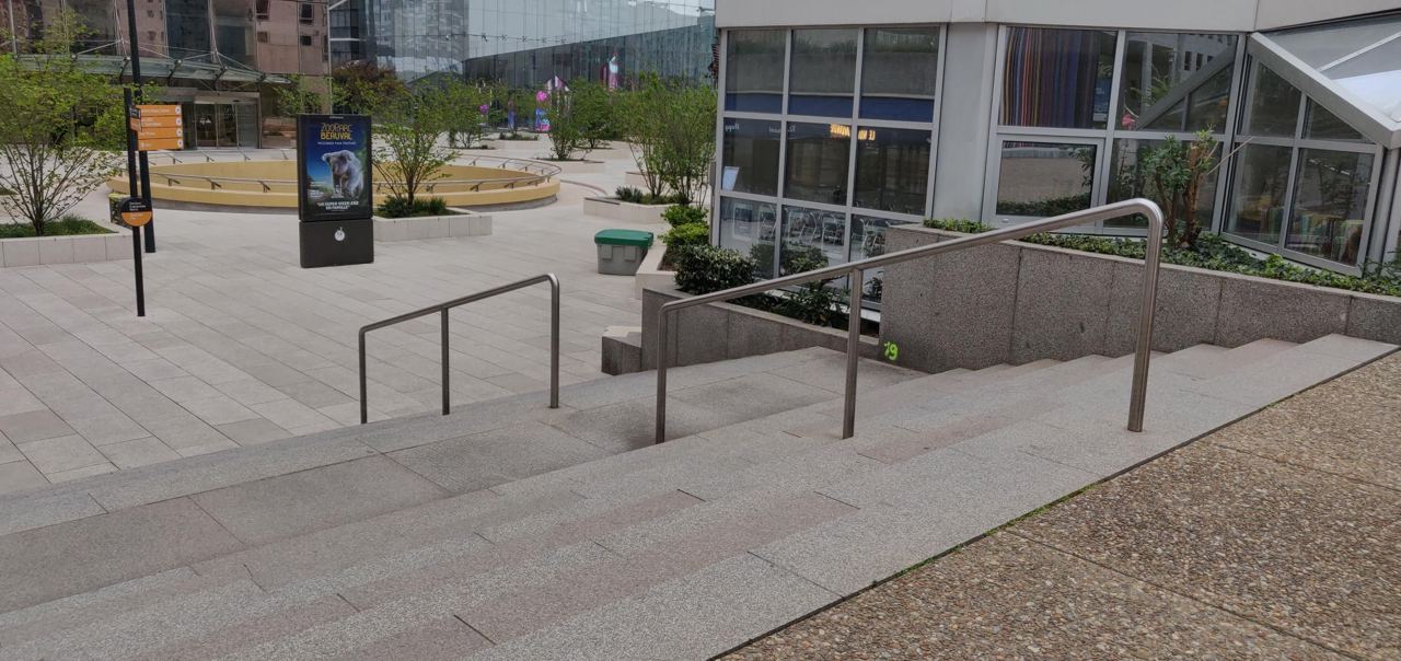 2 handrails La Défense — photo 1