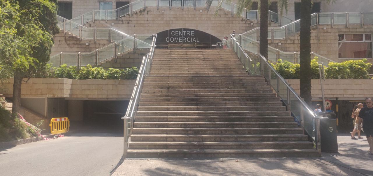 Handrails Plaça Major — photo 1