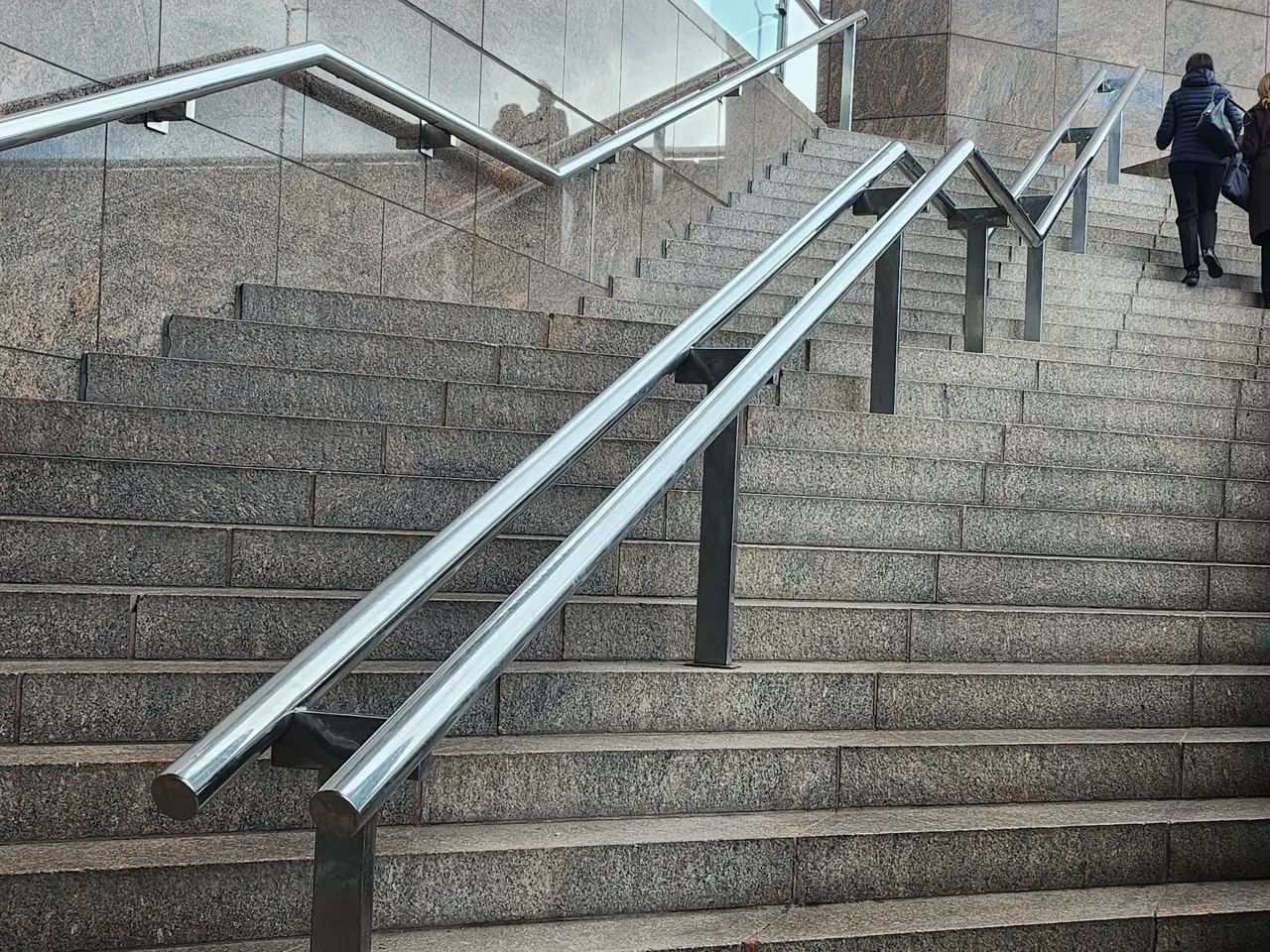 Handrails and kink handrail London Bridge — photo 1
