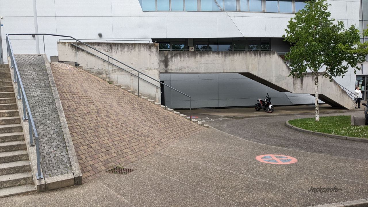 Handrail and Bank — photo 1