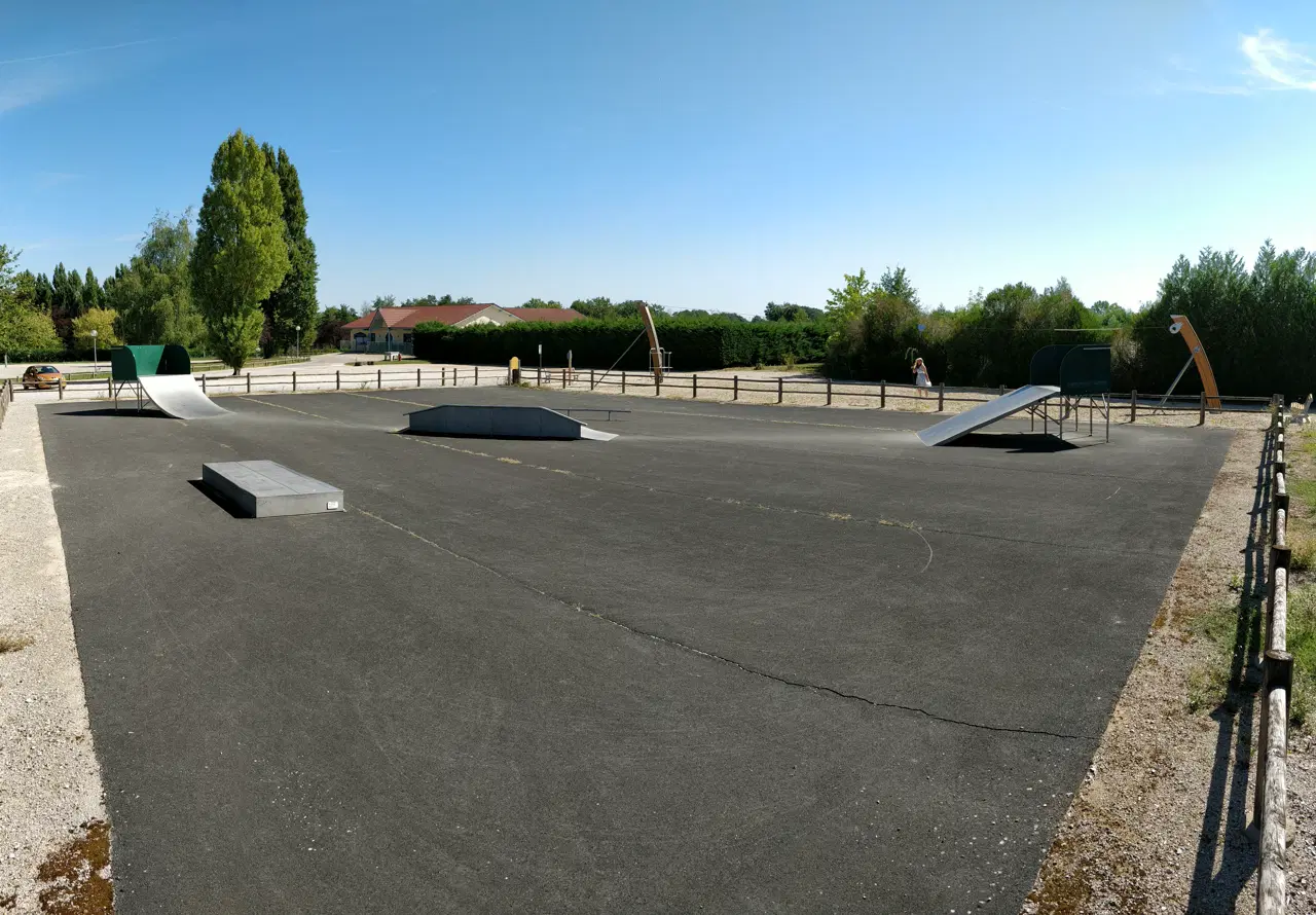 Saint-Germain-du-bois skatepark — photo 1