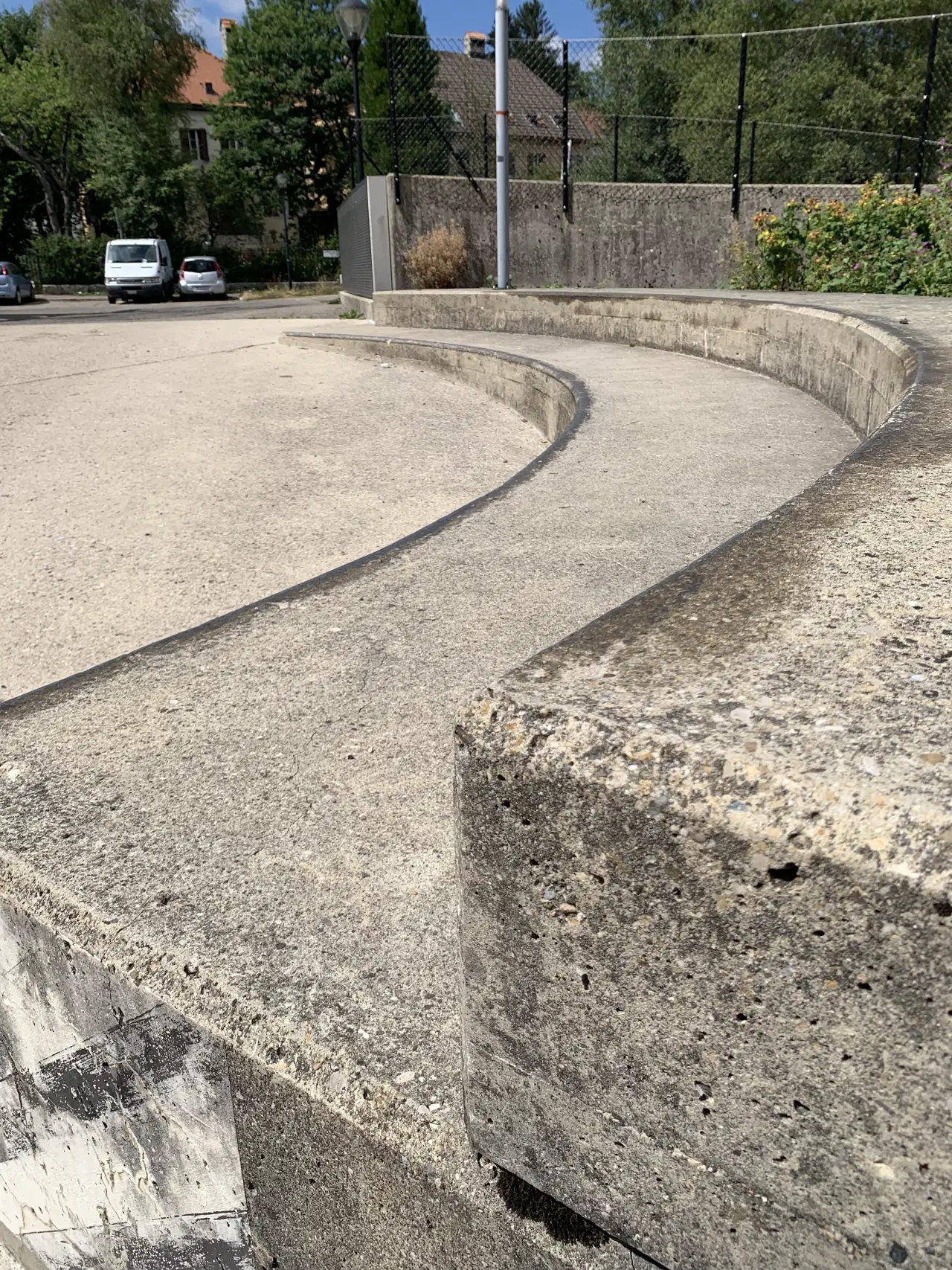 Curved curb — photo 1