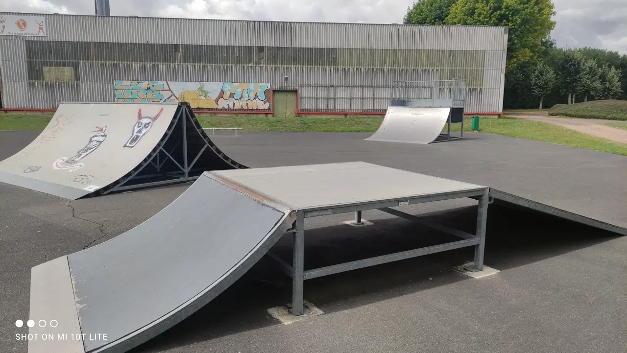 Mirebeau-en-Poitou skatepark — photo 1