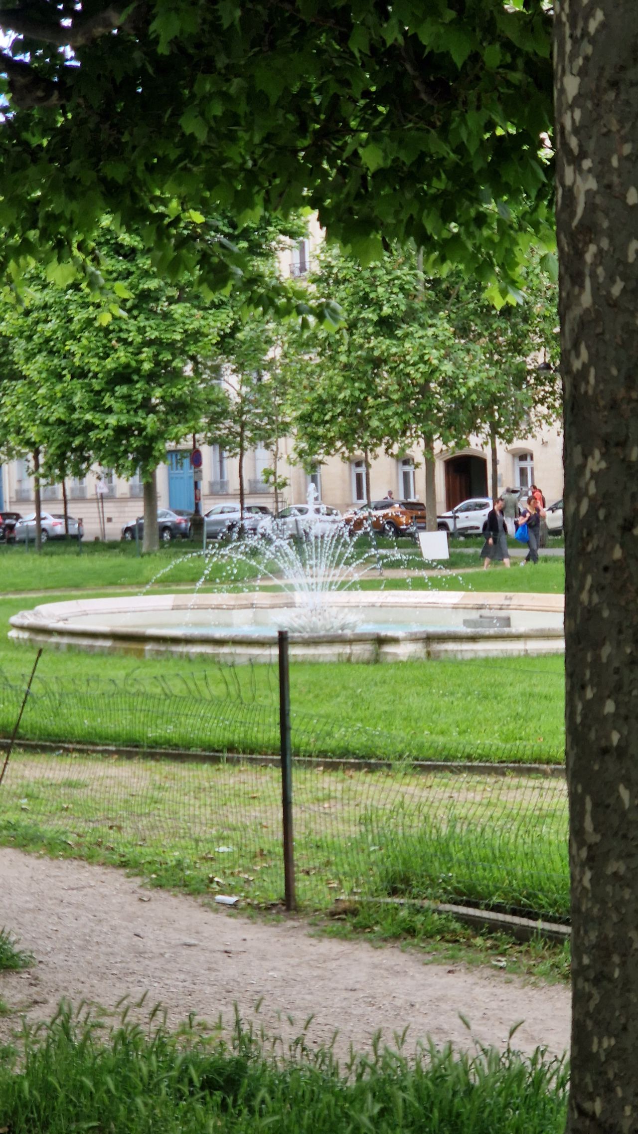 Avenue de Breteuil Spot — photo 1