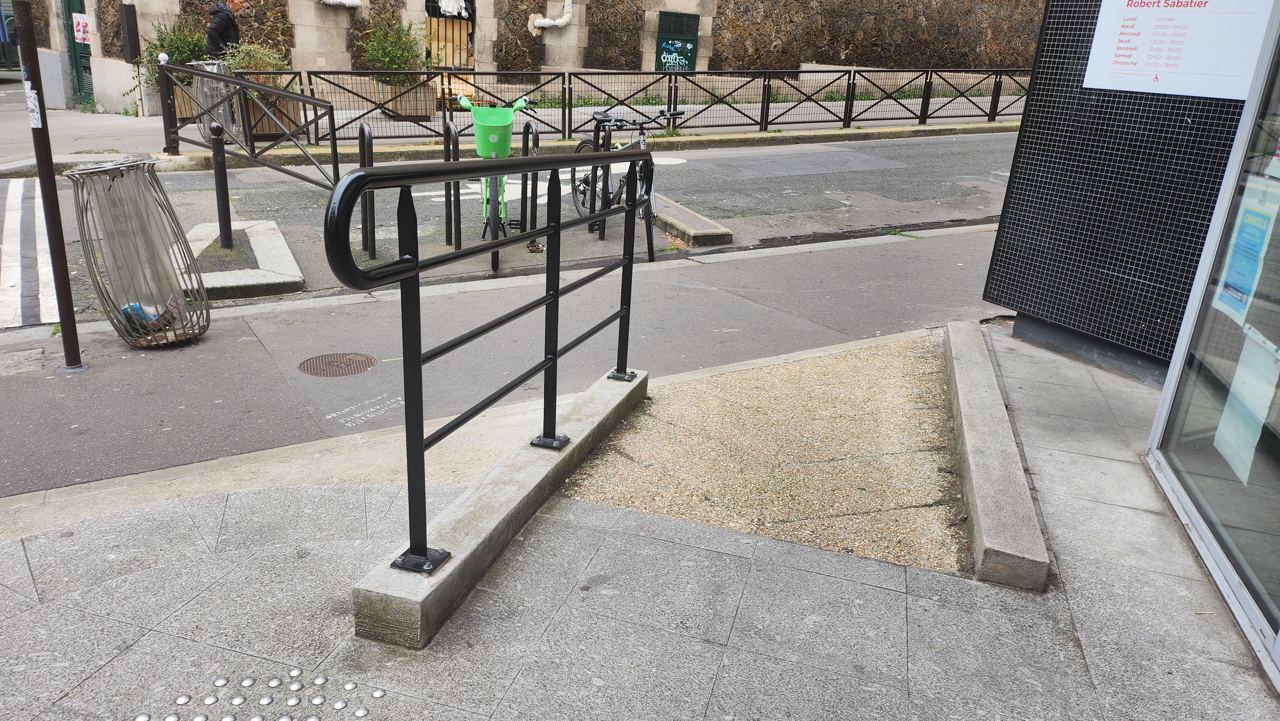 Handrail Bibliothèque Sabatier — photo 1