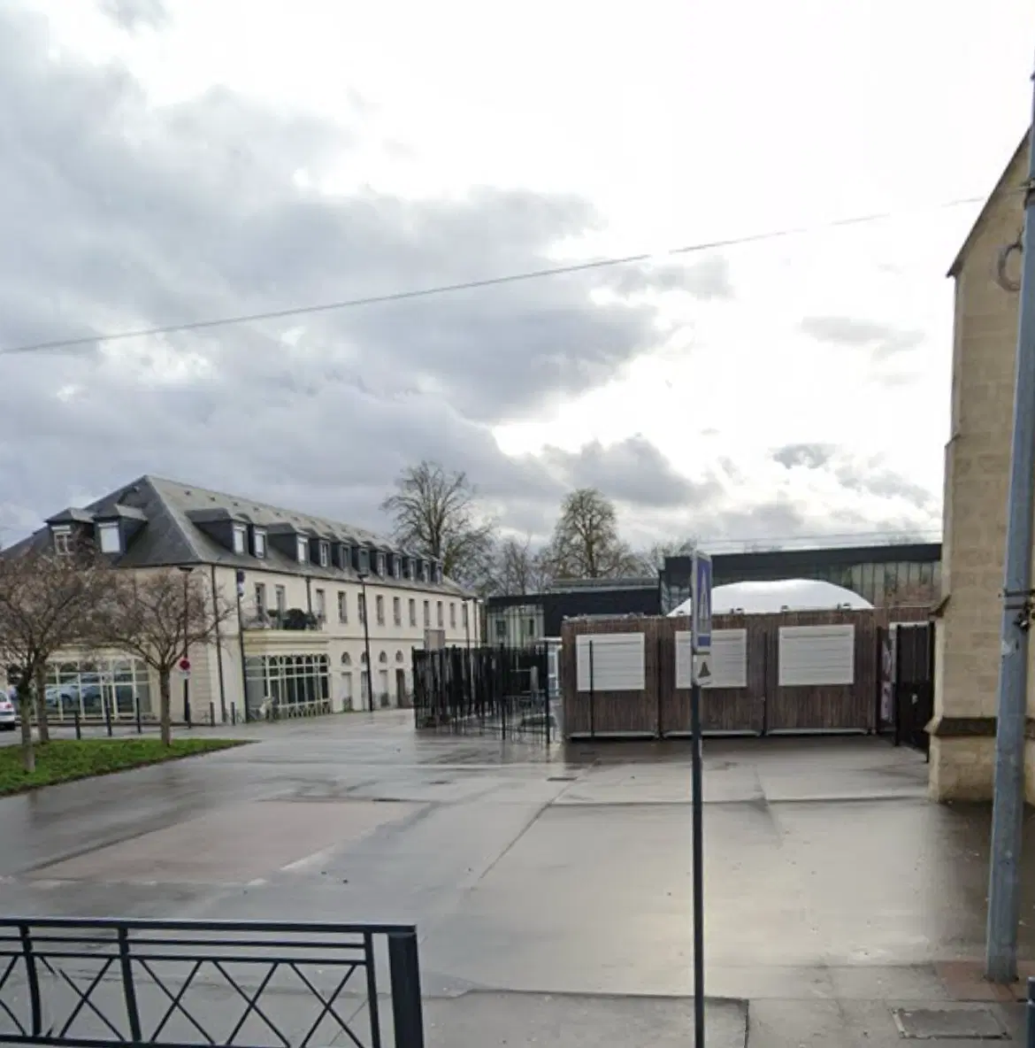 Plaza college pierre weckzerka — photo 1