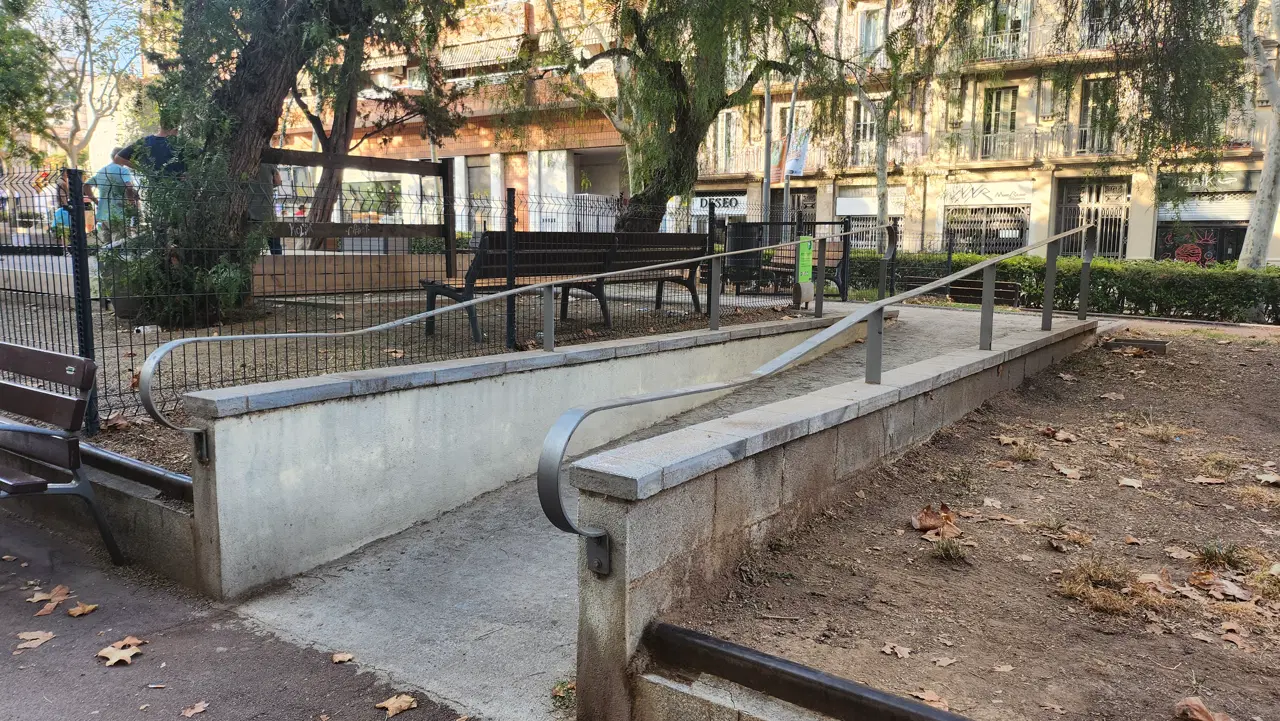 Handrail Passeig De Sant Joan — photo 1