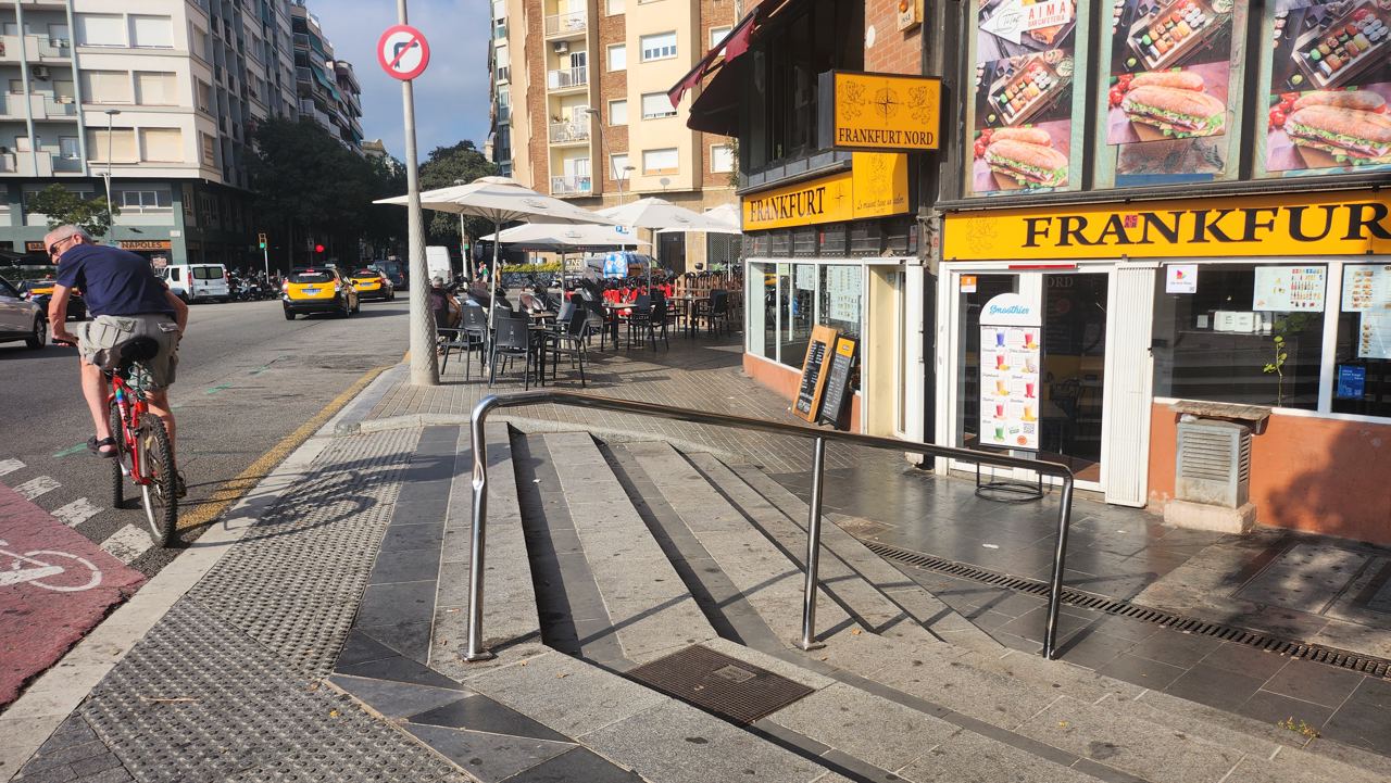 Handrail carrer d'Ali Bei — photo 1