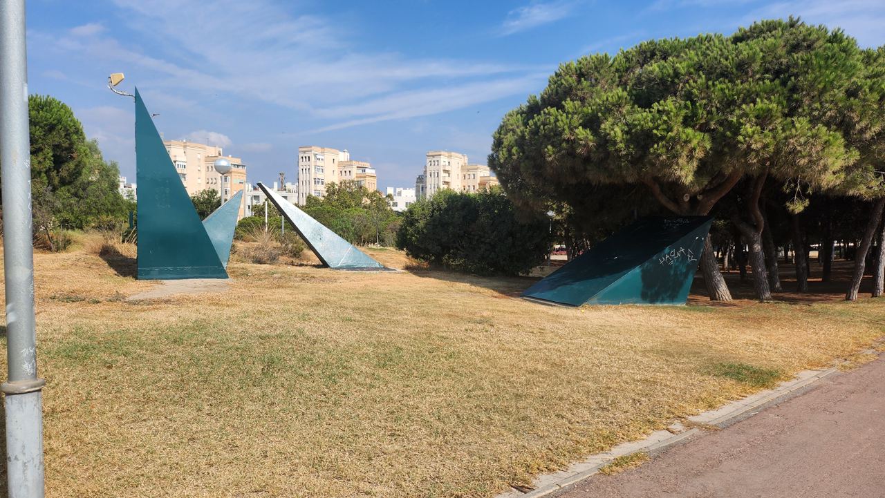 Bank art parc Poblenou — photo 1