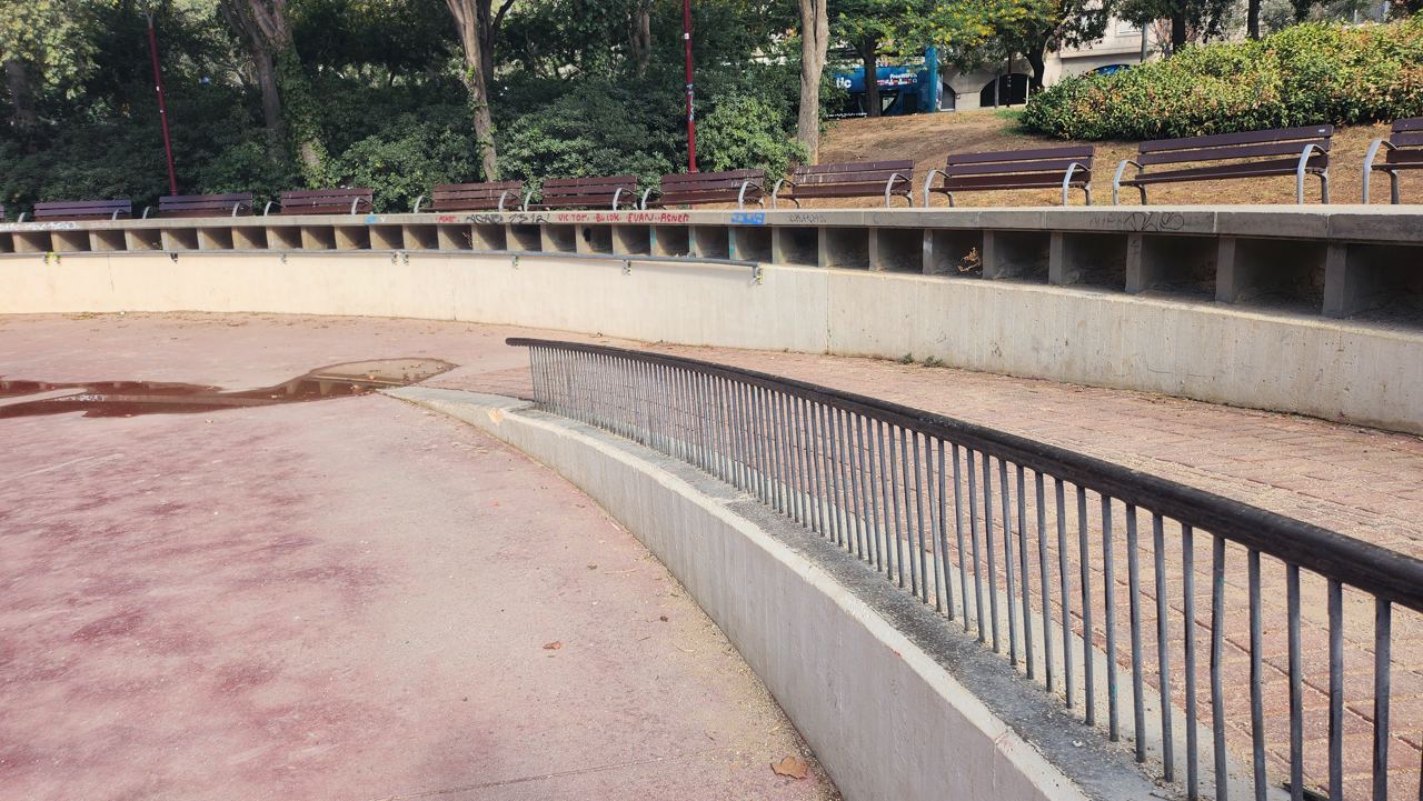 Circle rail and Kink rail — photo 1