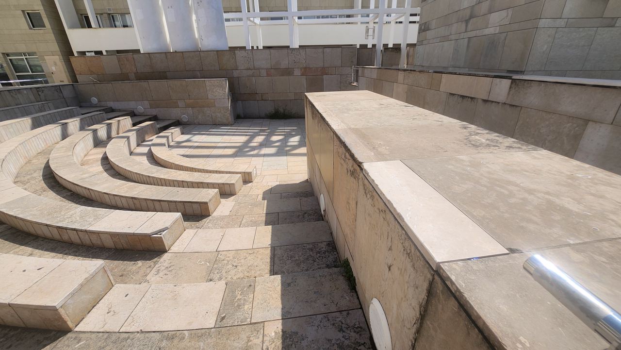 High curb Jacques Mirouz — photo 1