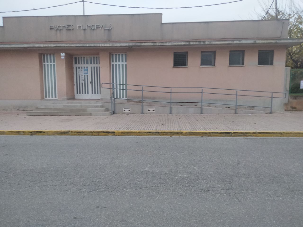 Escaleras y rampa vale — photo 1
