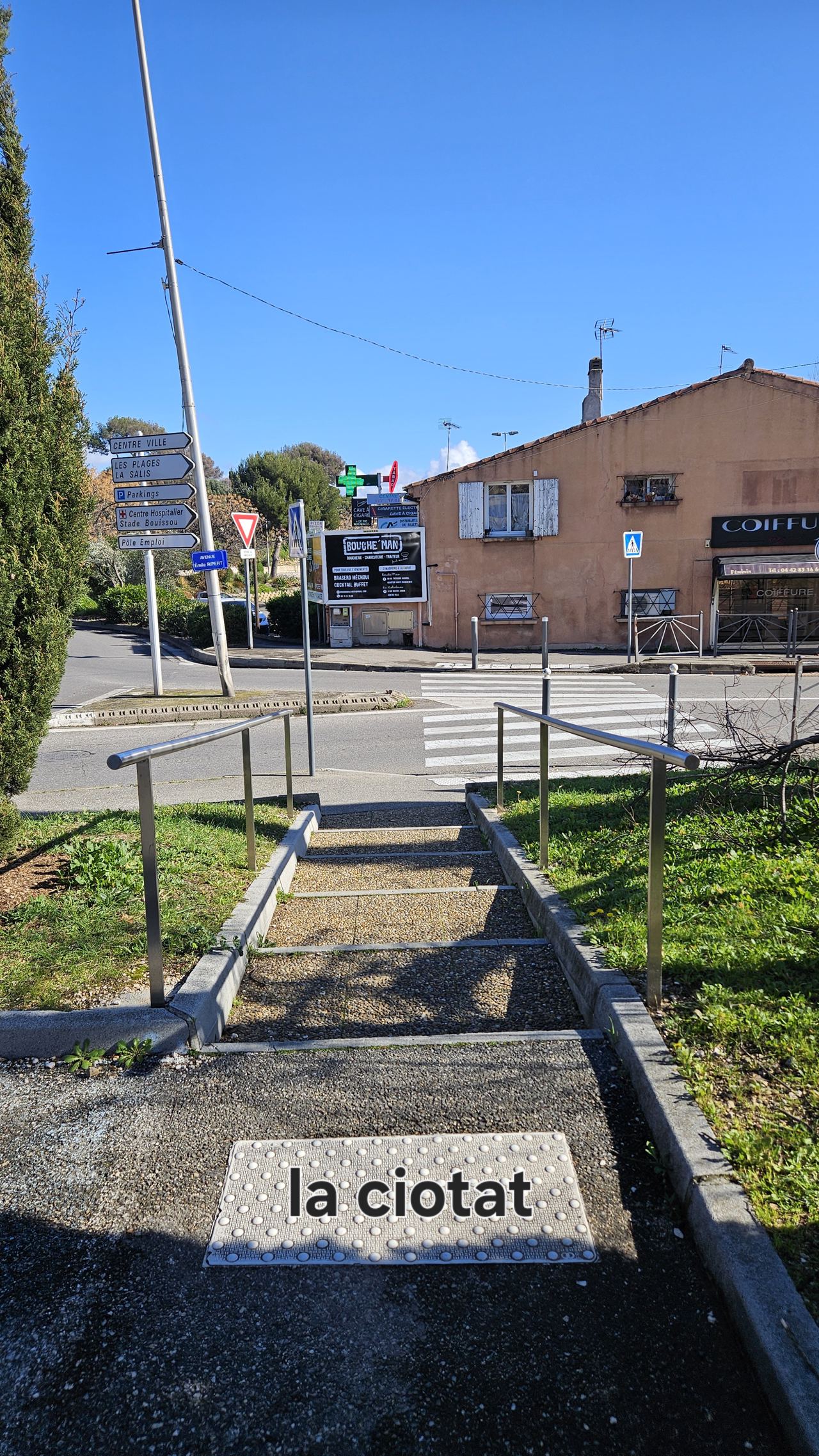 Rail — photo 1