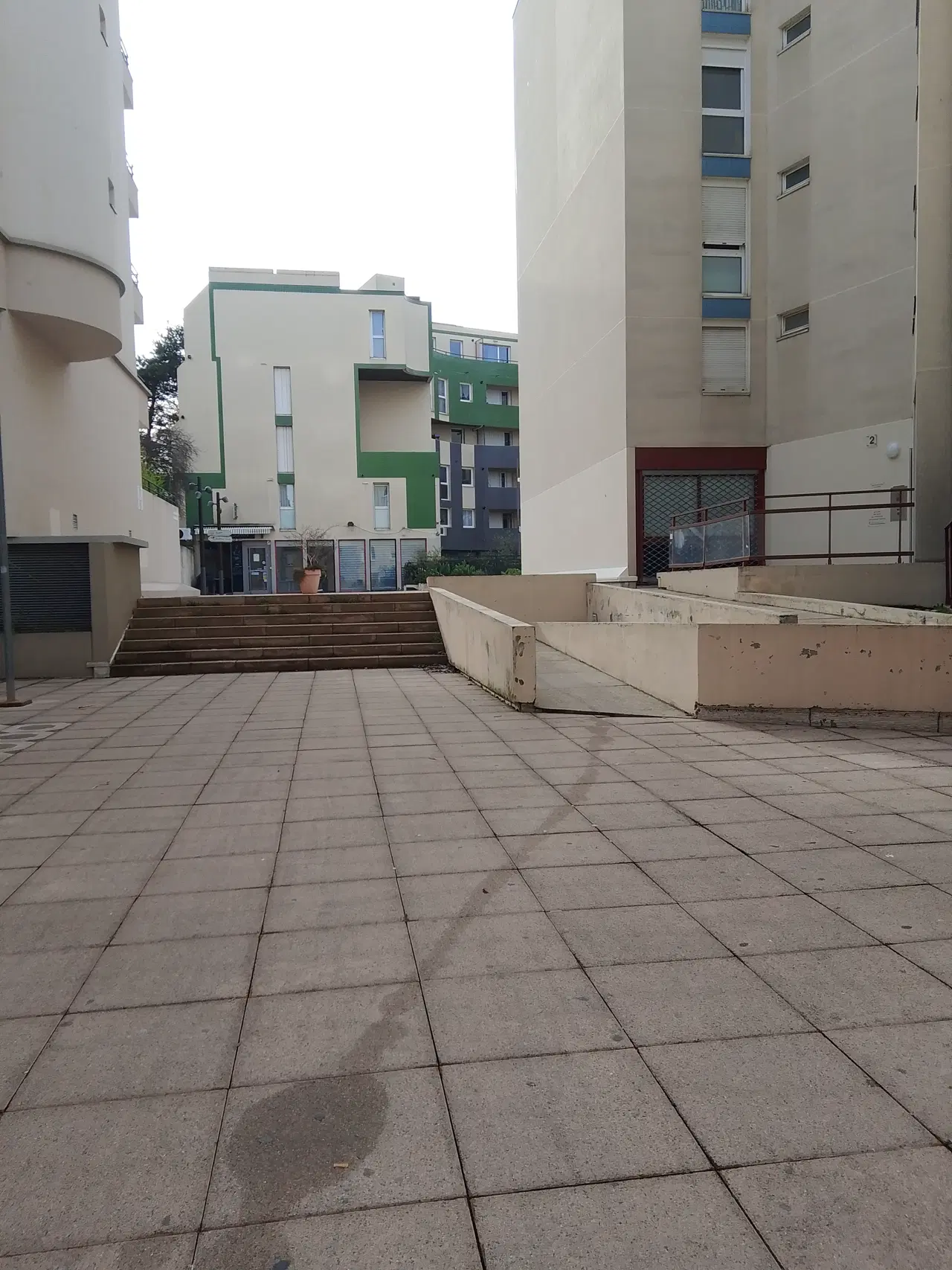 Spot Oullins — photo 1