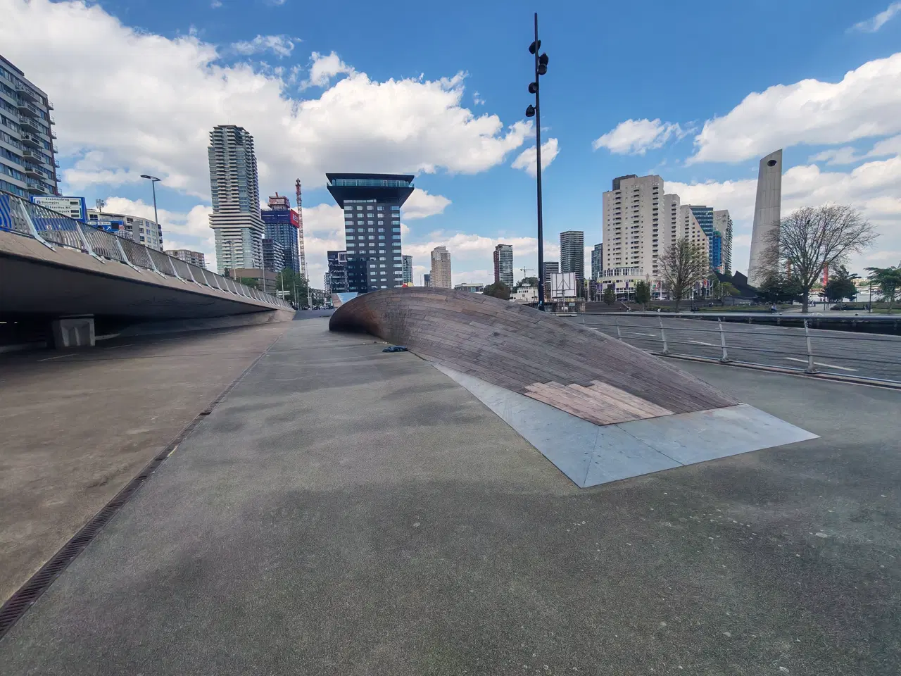 Wave and wall Rotterdam — photo 1
