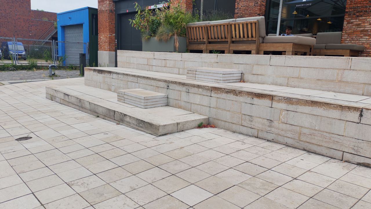 Curbs and stairs — photo 1
