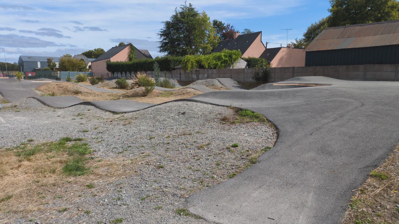 Bains-sur-Oust pumptrack — photo 1