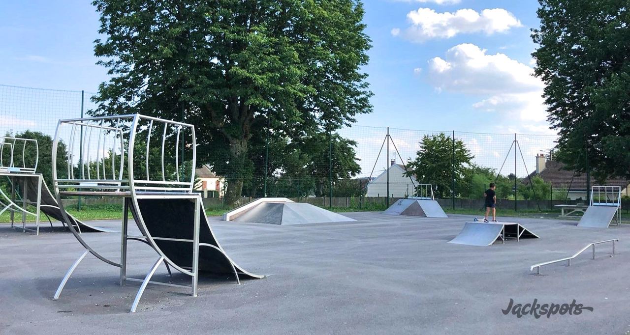 Montmirail skatepark — photo 1