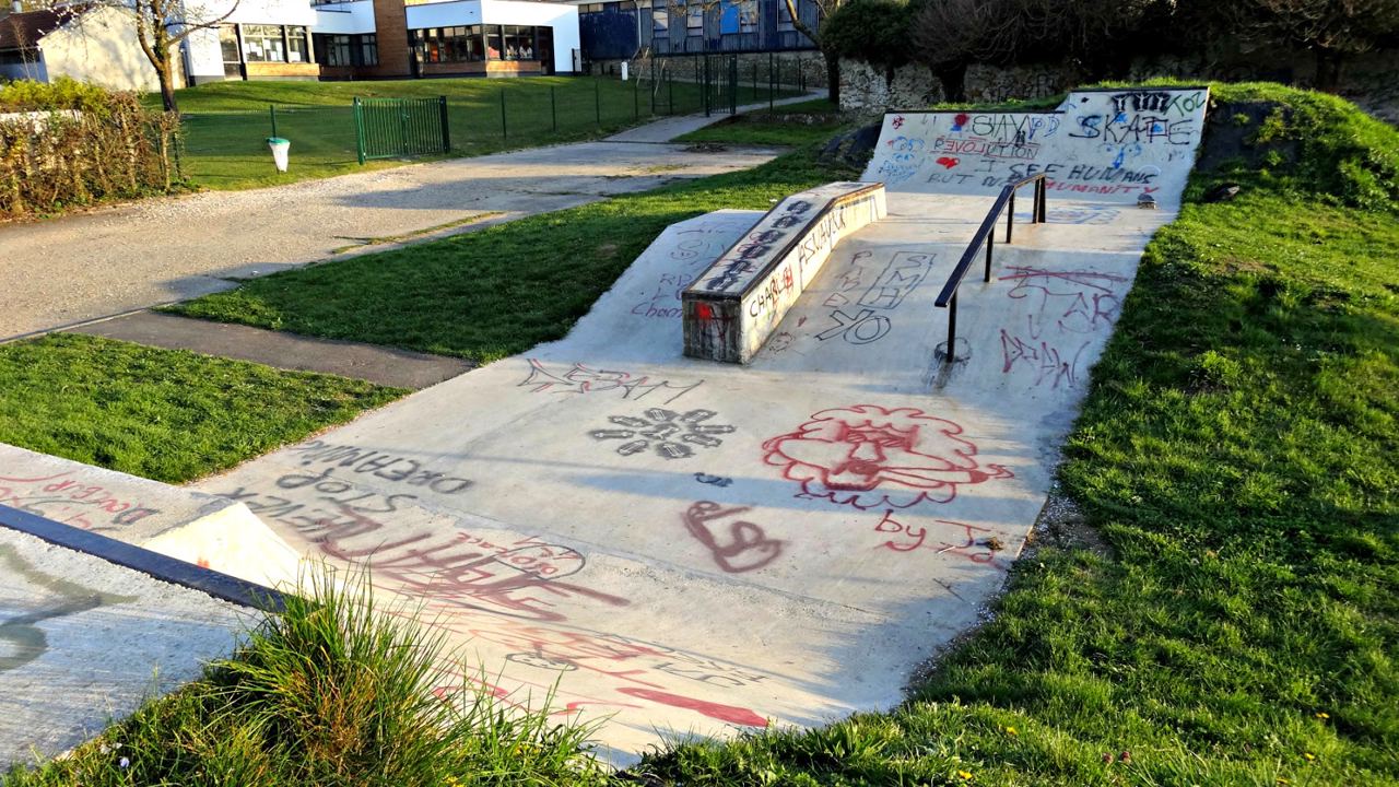 Saulx-les-Chartreux skatepark — photo 1