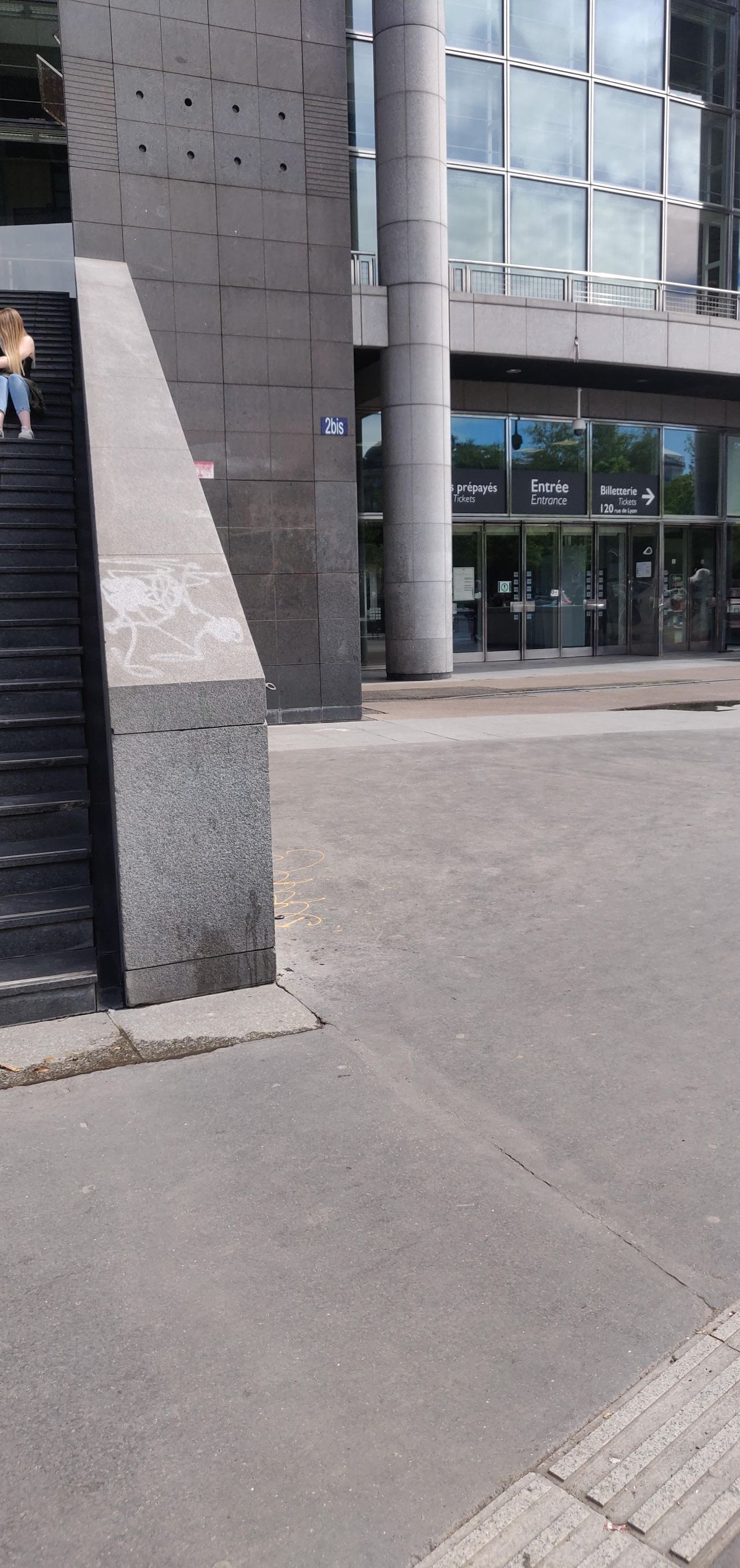 Big curbs Place de la bastille — photo 1