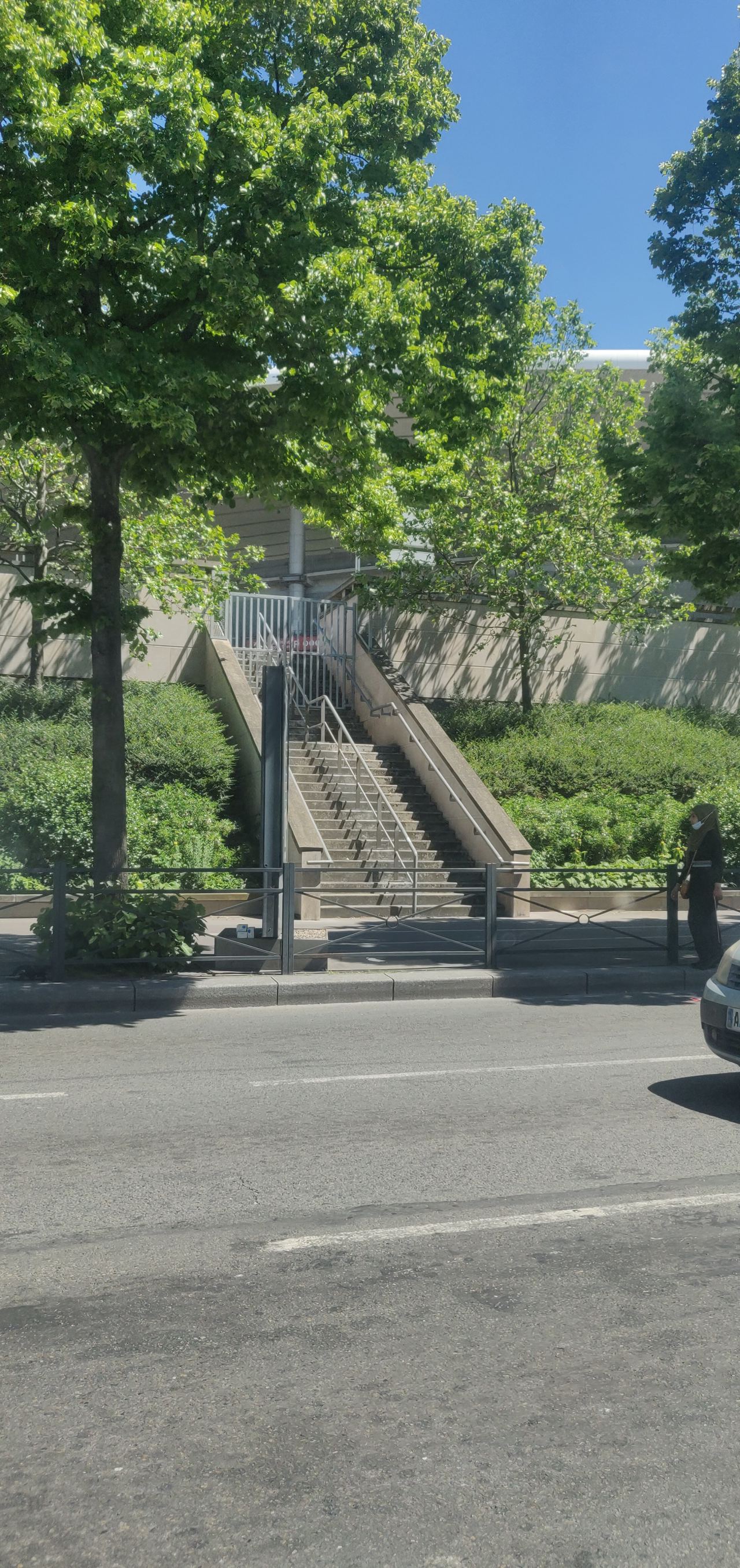 High rails and ledges (with kink) — photo 1