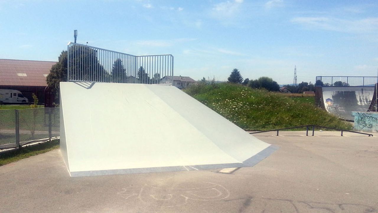 Le-Mont-sur-Lausanne skatepark — photo 1