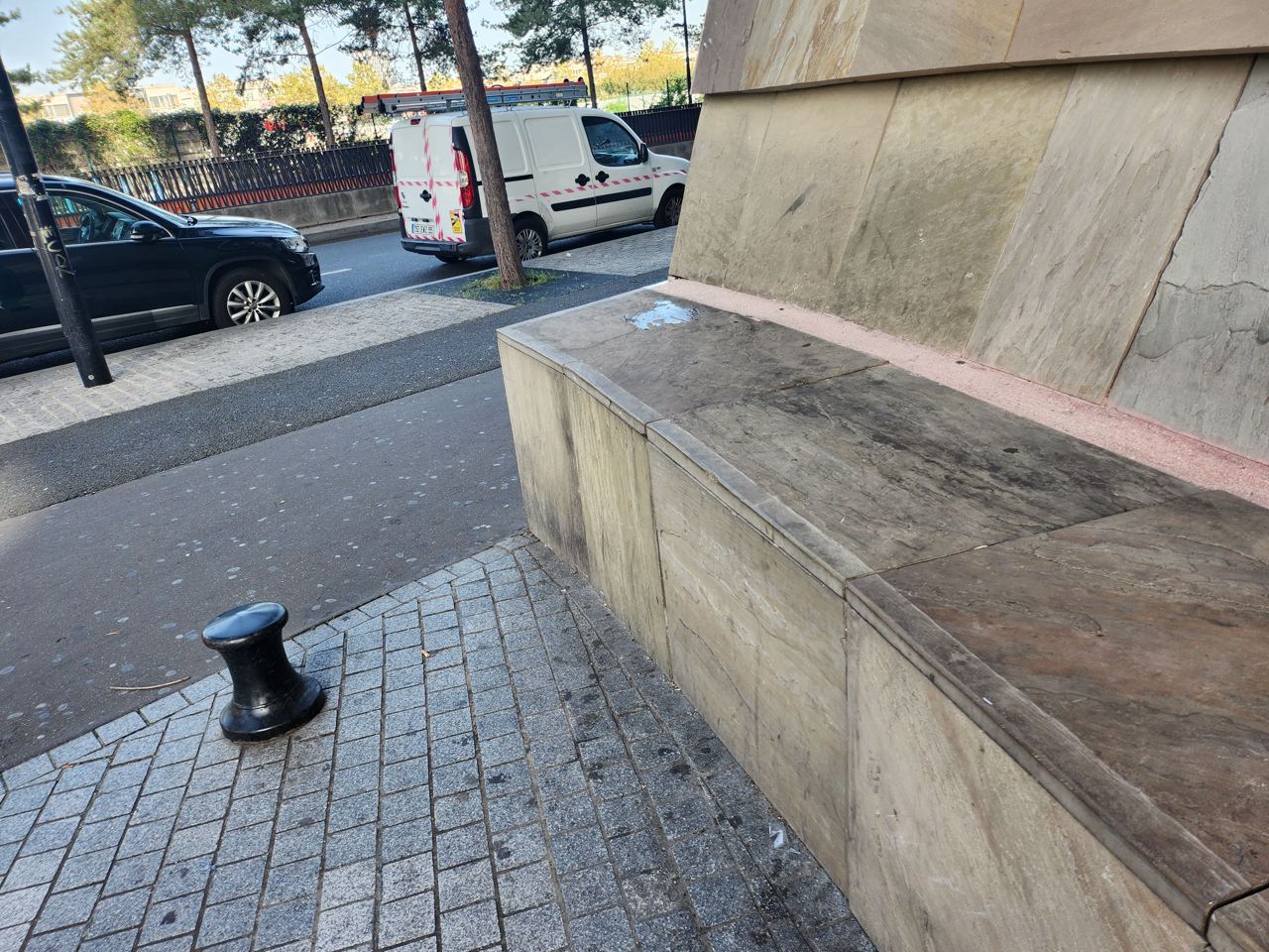 Curved curb Aubervilliers — photo 1
