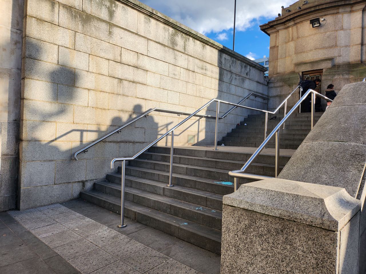 Huge kink rail South Bank Lion — photo 1