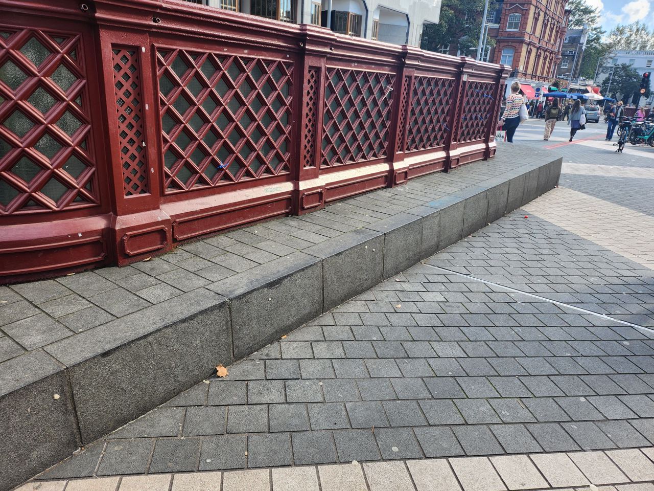 Long curb Natural Museum — photo 1