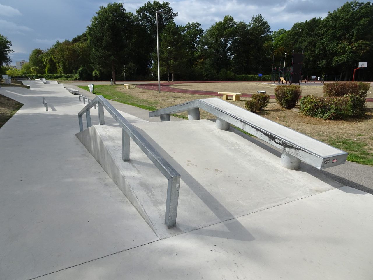 Maurepas skatepark — photo 1
