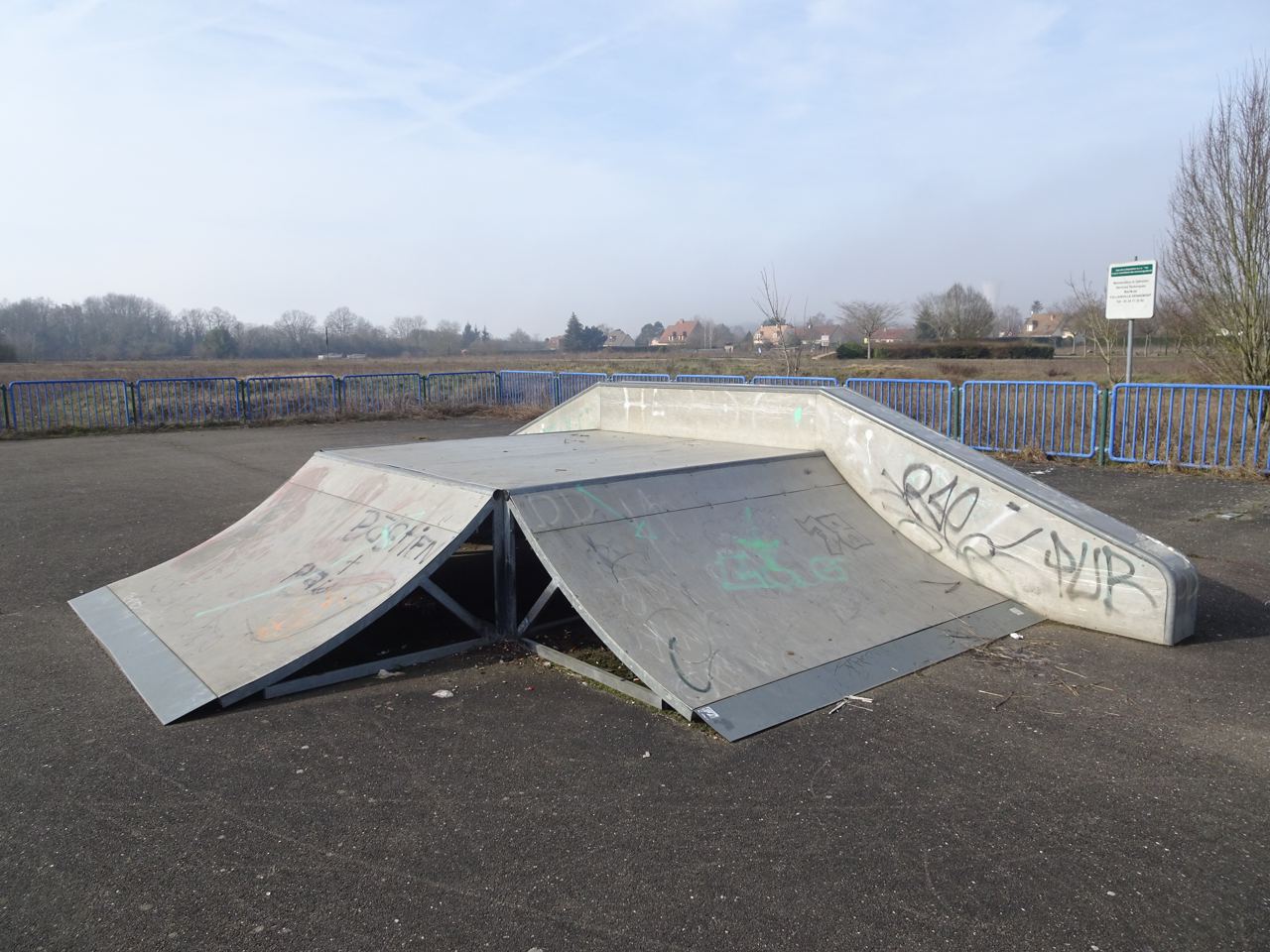 Follainville-Dennemont skatepark — photo 1