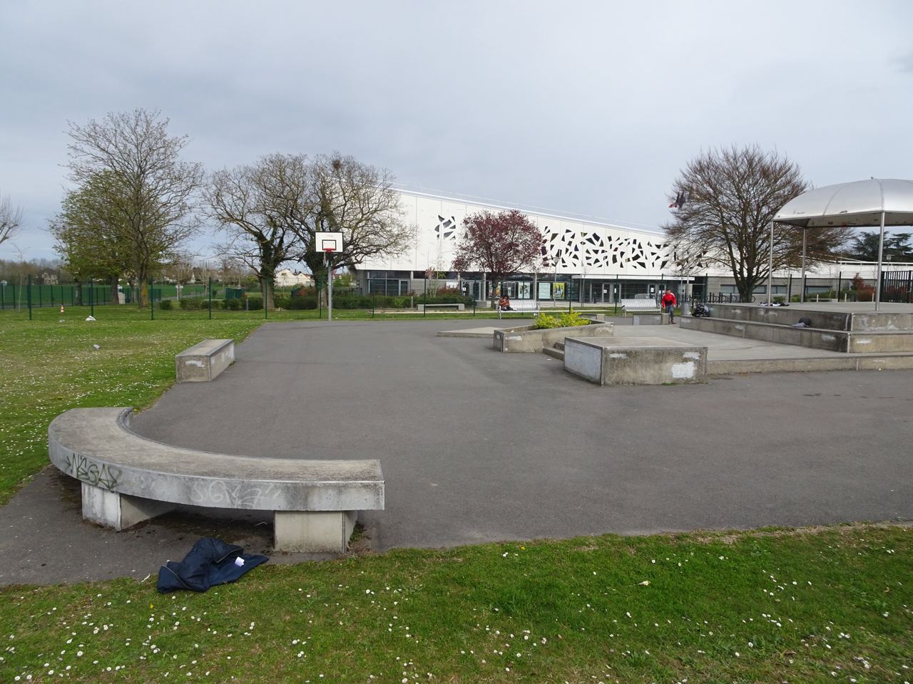 Méry-sur-Oise streetplace — photo 1