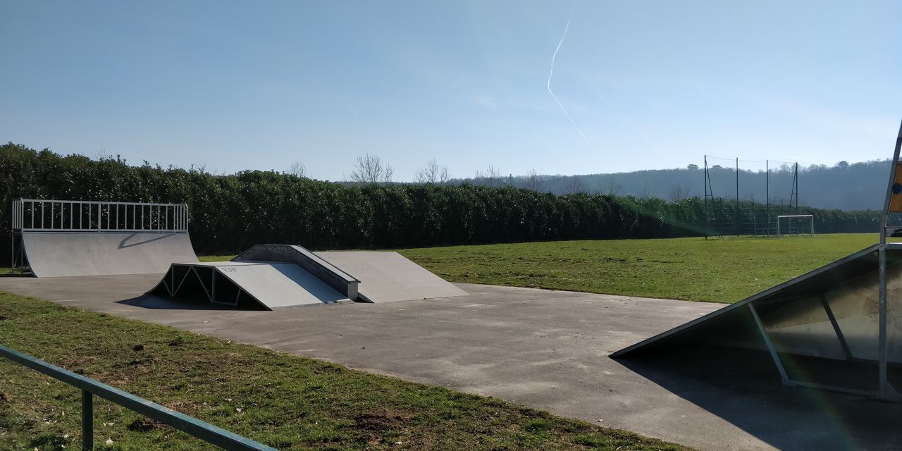 Ballancourt-sur-Essonne skatepark — photo 1