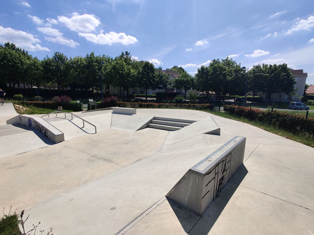 Magny le Hongre skatepark — photo 1