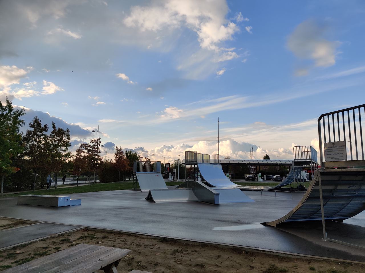 Mennecy skatepark — photo 1