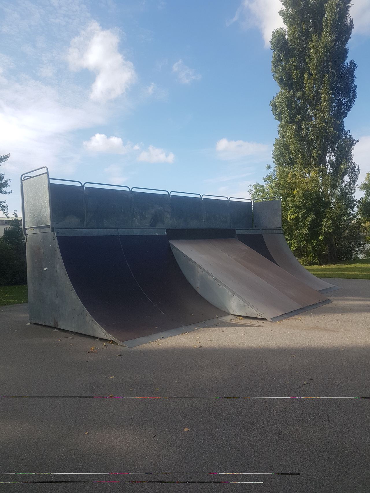 Mantes-la-Jolie skatepark — photo 1