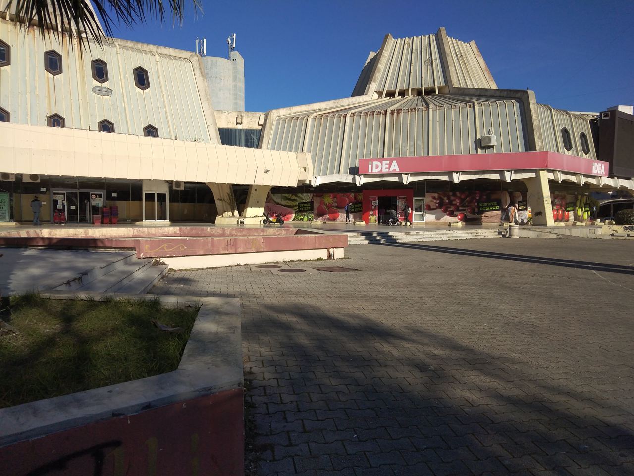 Robna kuća — photo 1