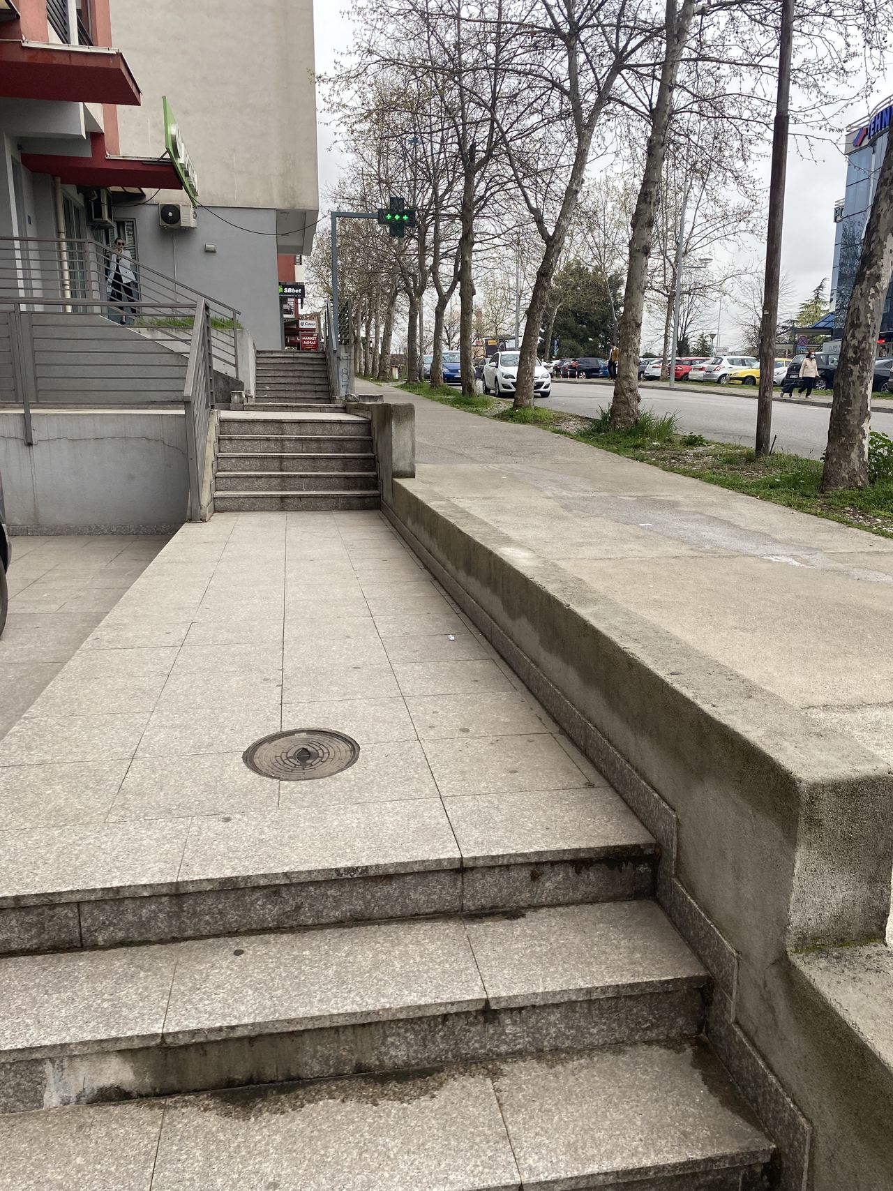 Street line — photo 1
