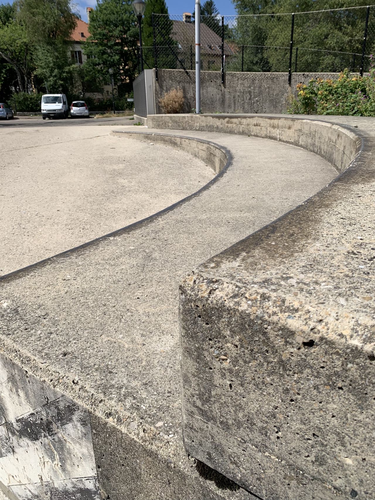 Curved curb — photo 1