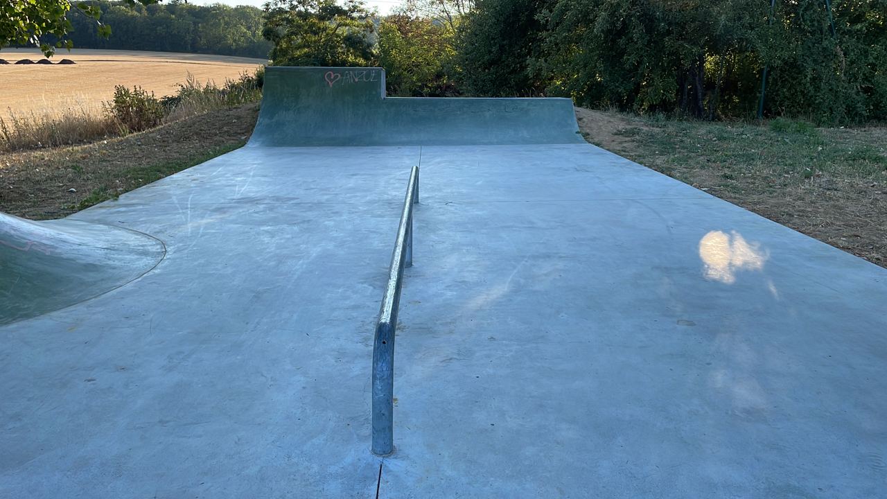 Vauréal skatepark — photo 1