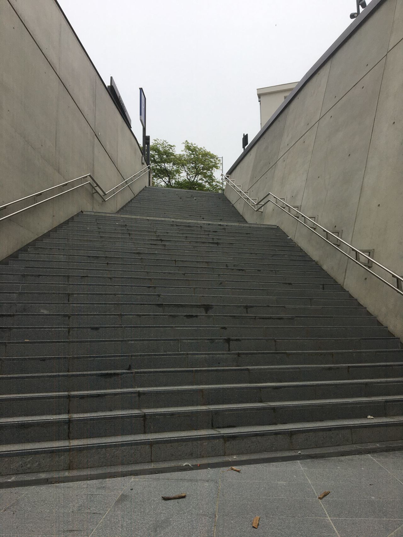Métro Gros-Chêne — photo 1