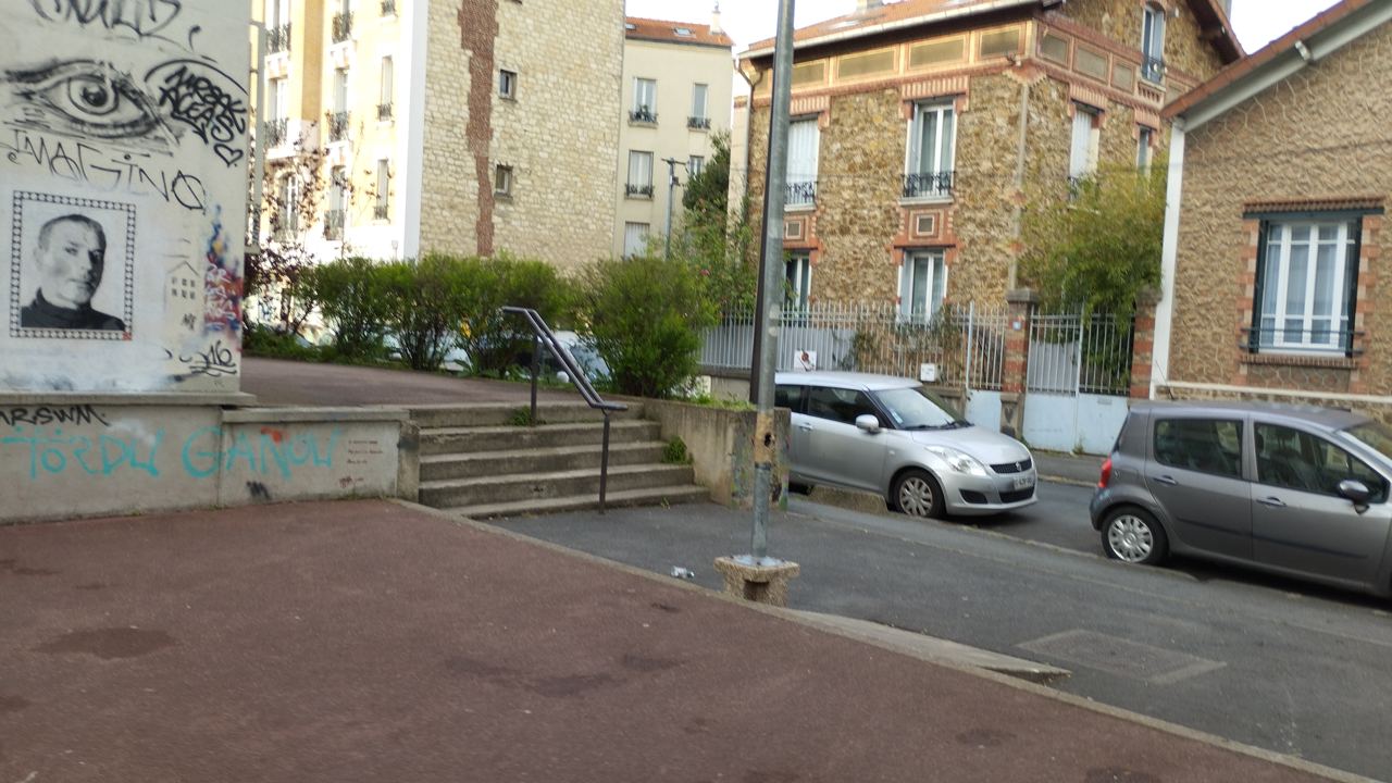 Place de l'Église street spot — photo 1