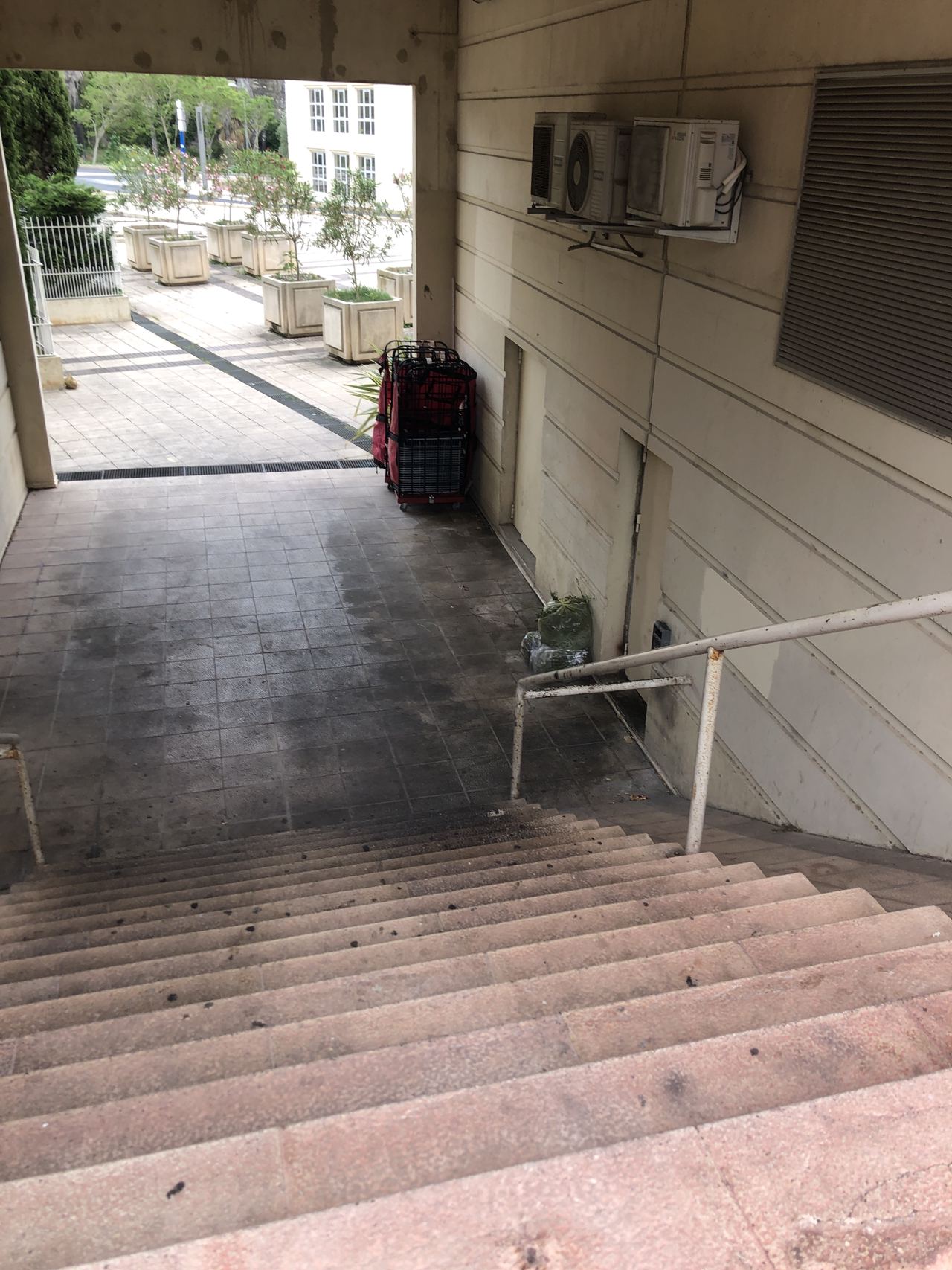 Big rail and staircase — photo 1