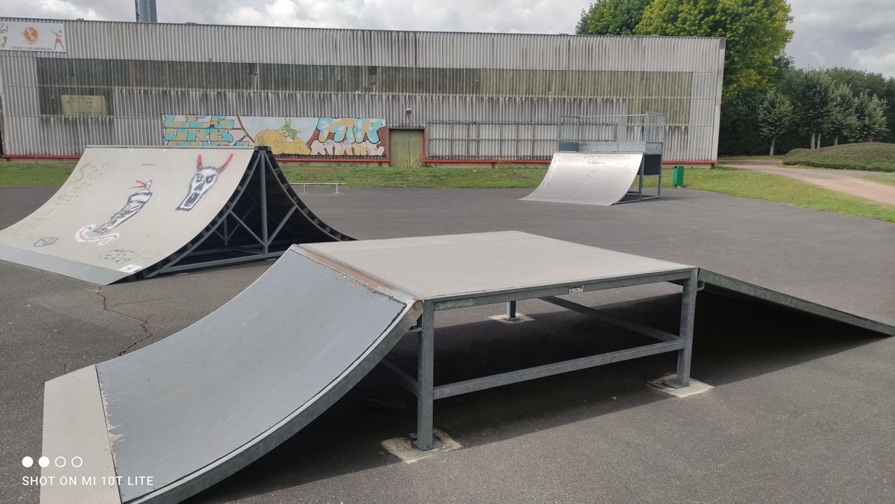 Mirebeau-en-Poitou skatepark — photo 1