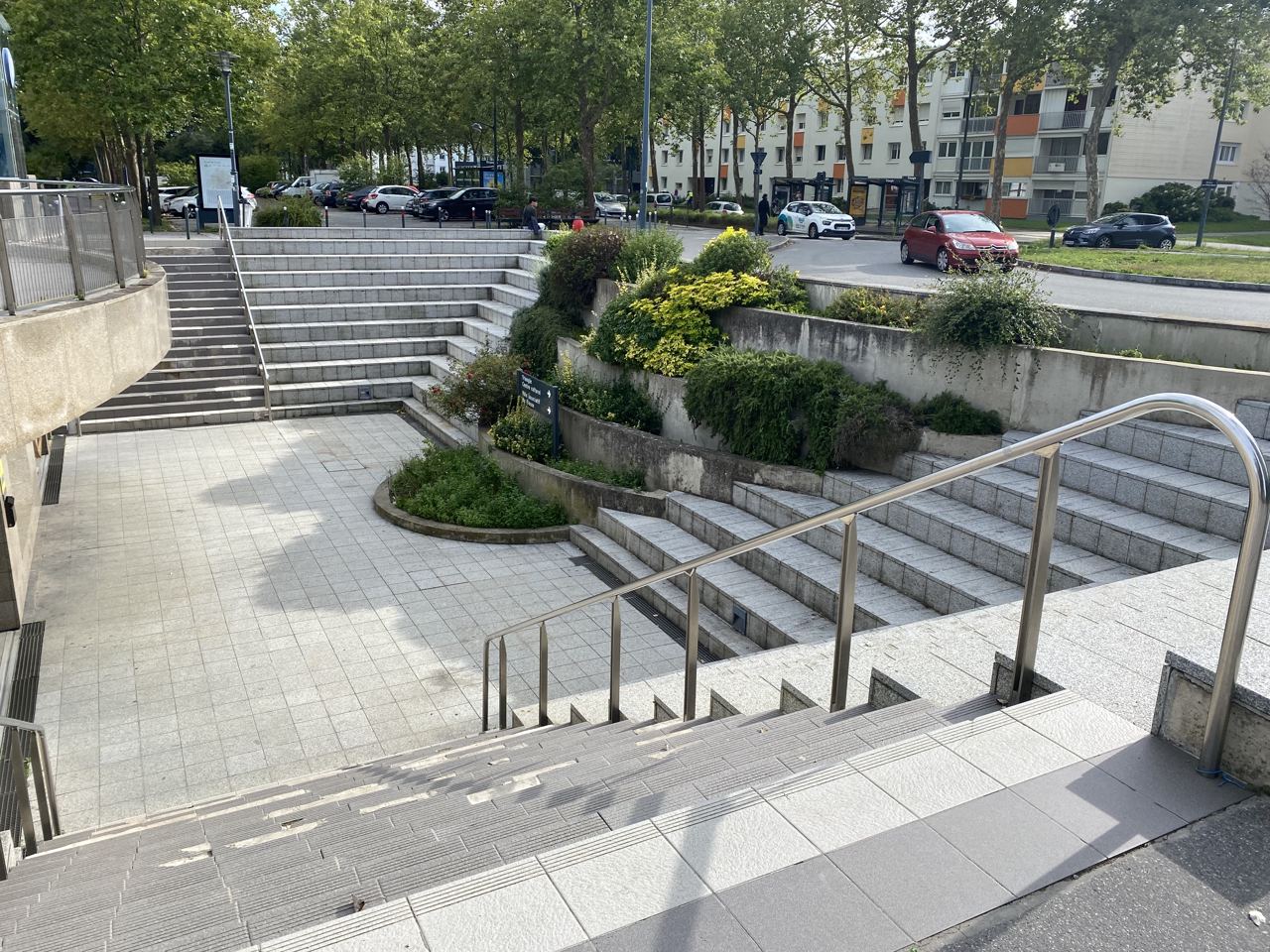 Métro Triangle — photo 1